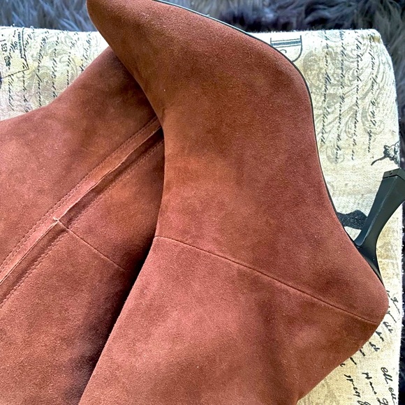 🐥🌷Genuine Suede Who What Wear “Iris” Bootie! - Picture 5 of 9